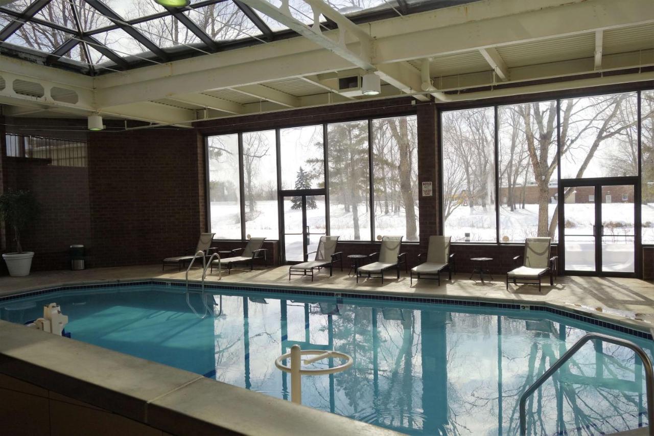 Brooklyn Center Hotel & Conference Center Exterior photo